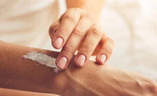 psoriaz xəstəliyinin müalicəsi emollient ilə